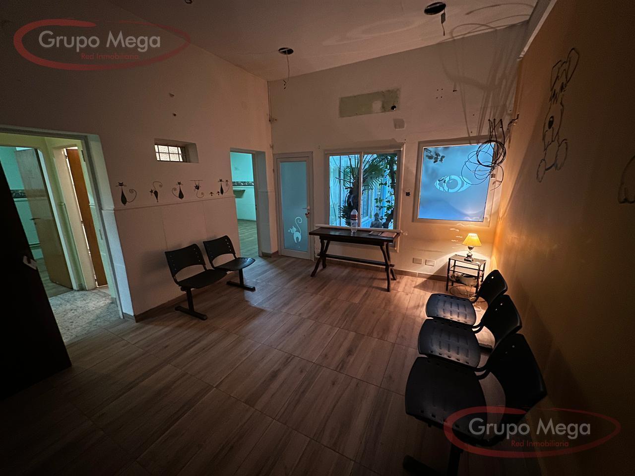 Casa con local, actividad comercial o vivienda
