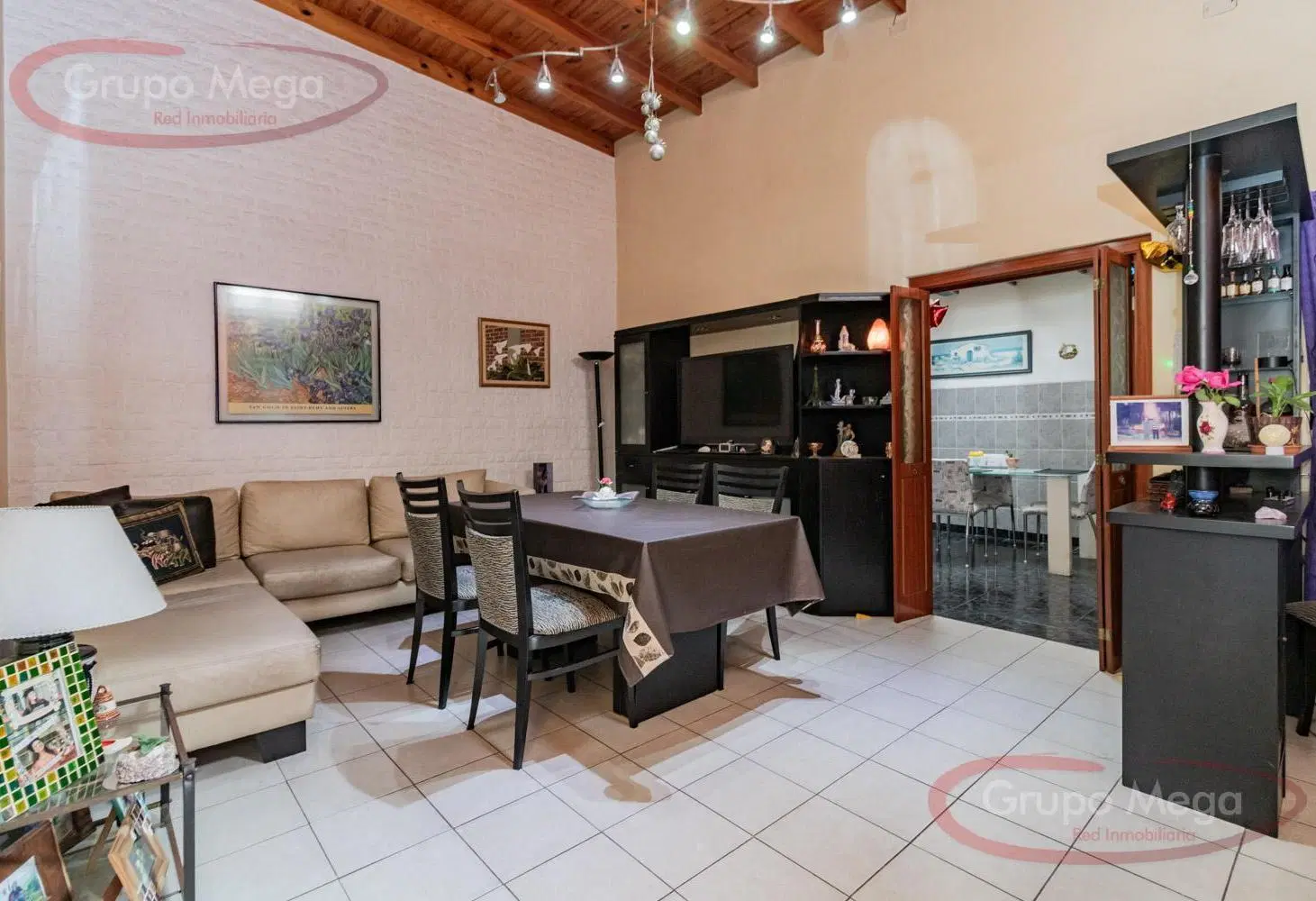 Cómoda casa con jardín, piscina y fondo 5