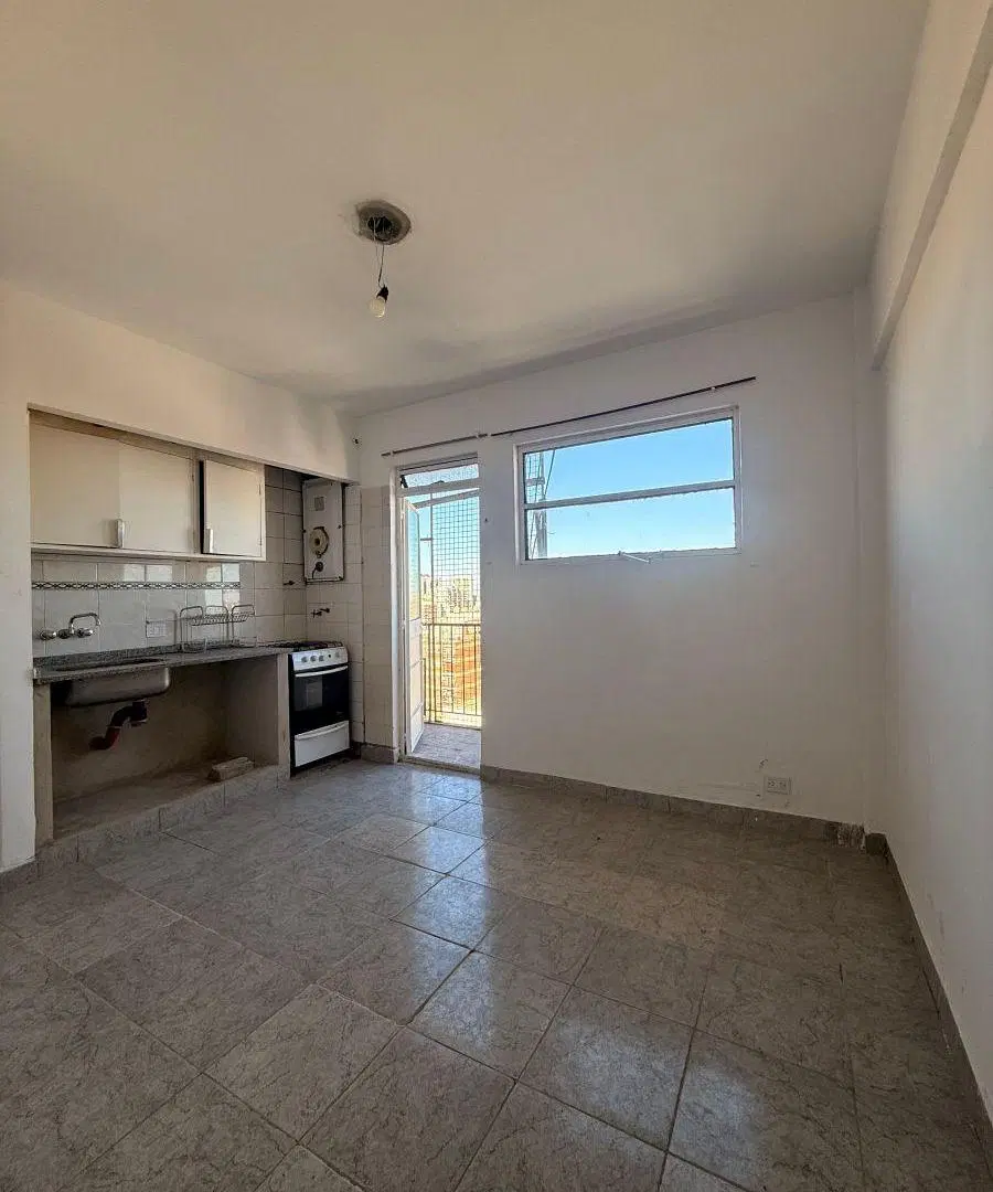 Departamento de 2 Ambientes en Alquiler – Excelente Ubicación sobre Av. San Juan 1