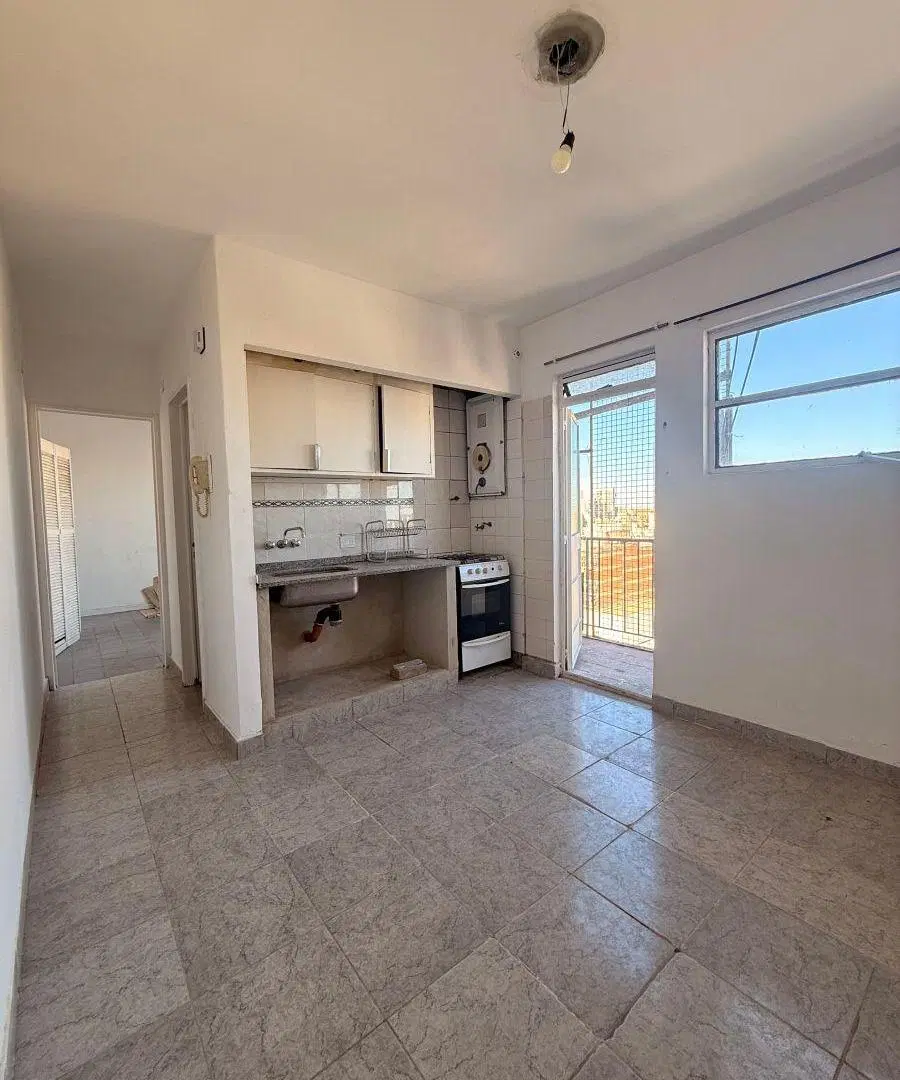 Departamento de 2 Ambientes en Alquiler – Excelente Ubicación sobre Av. San Juan 3