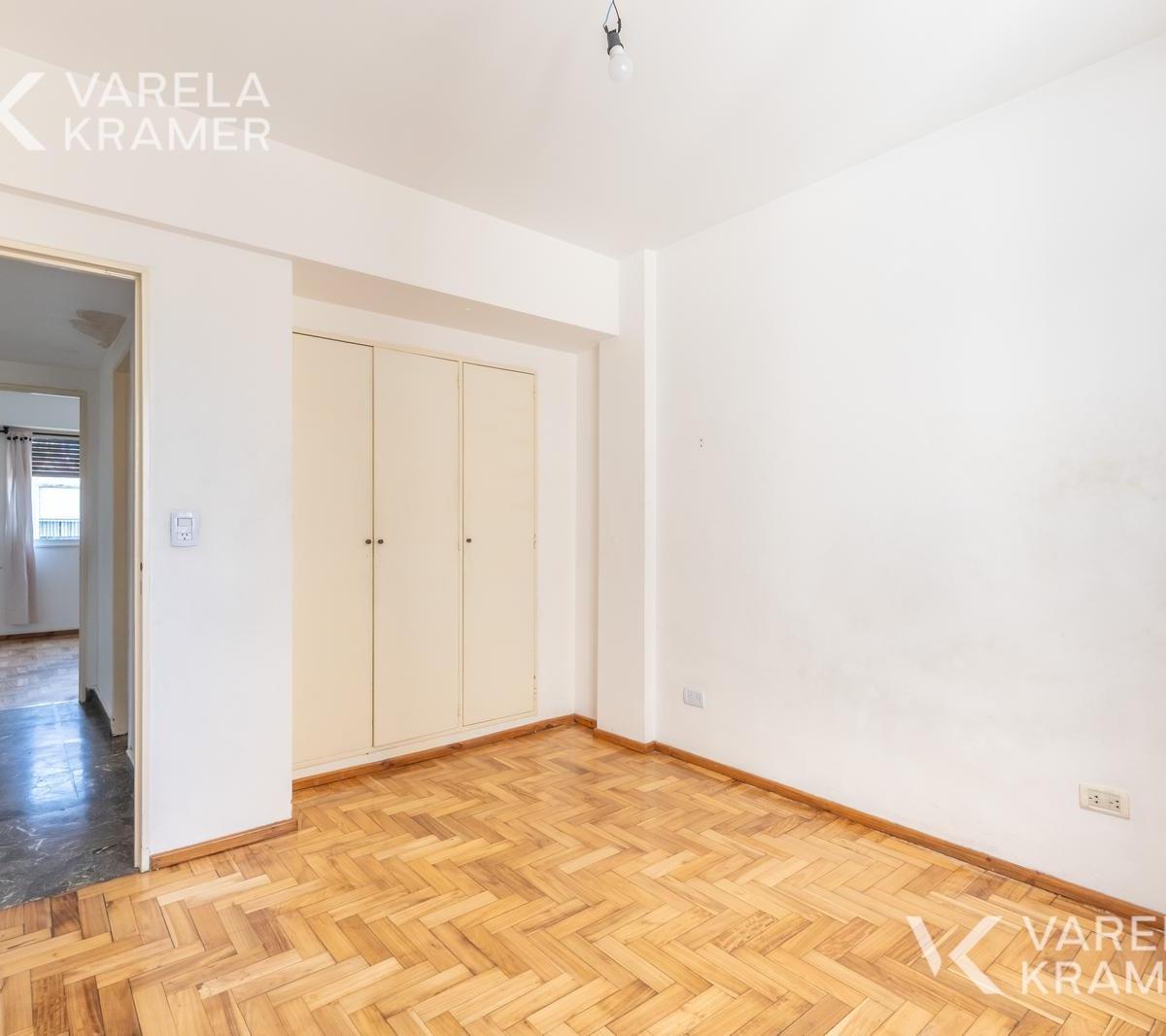 Departamento en Venta Al Frente, con Balcón y Cochera 2