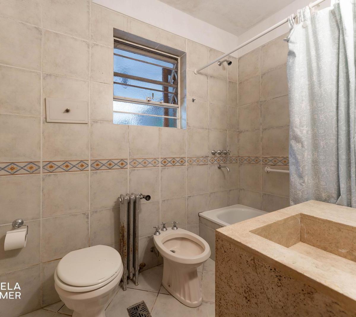 Casa en Planta Baja a Refaccionar con Gran Terreno en Olivos Alto 3