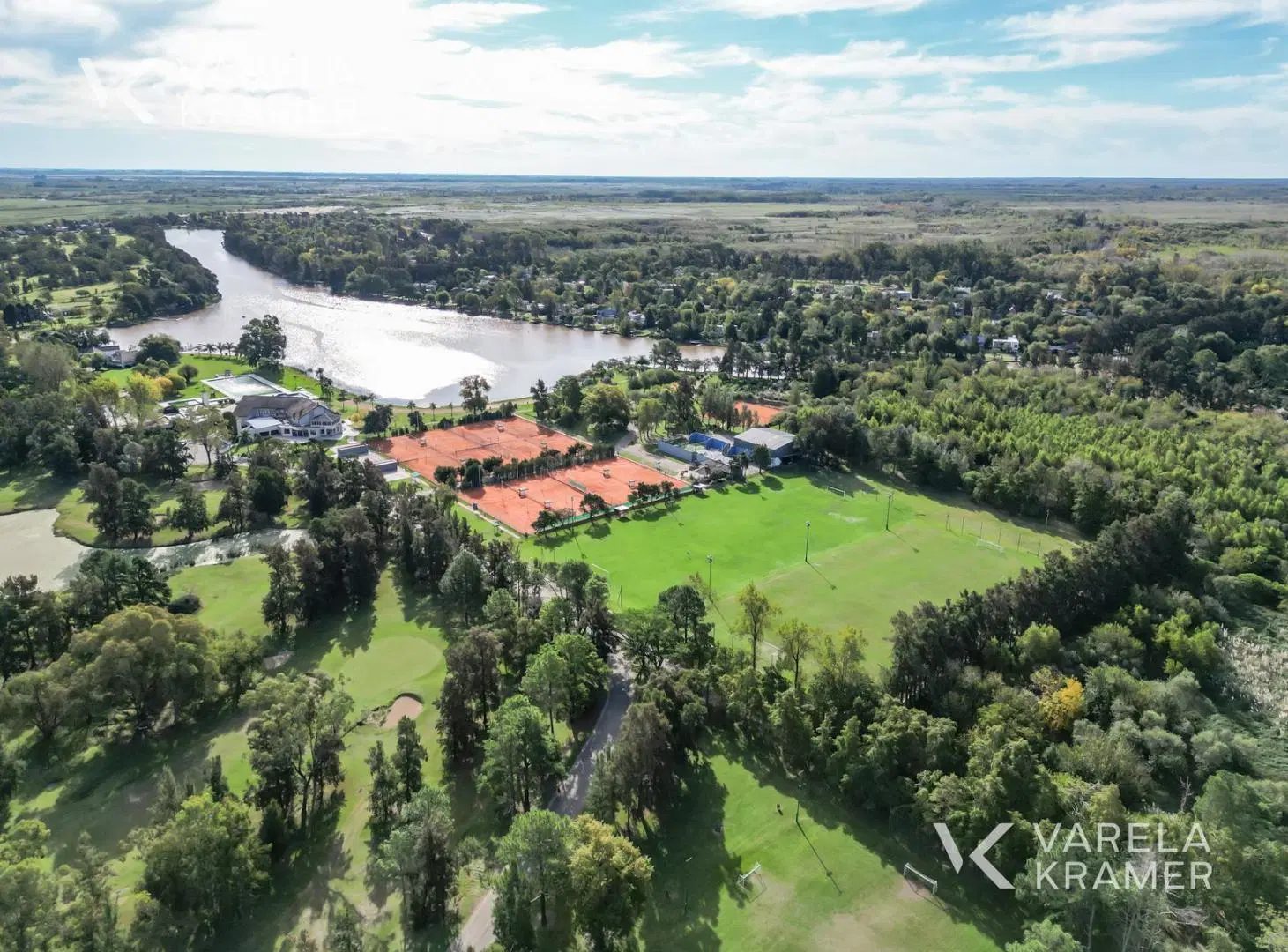 Casa en  venta en el Club Naútico Escobar 4