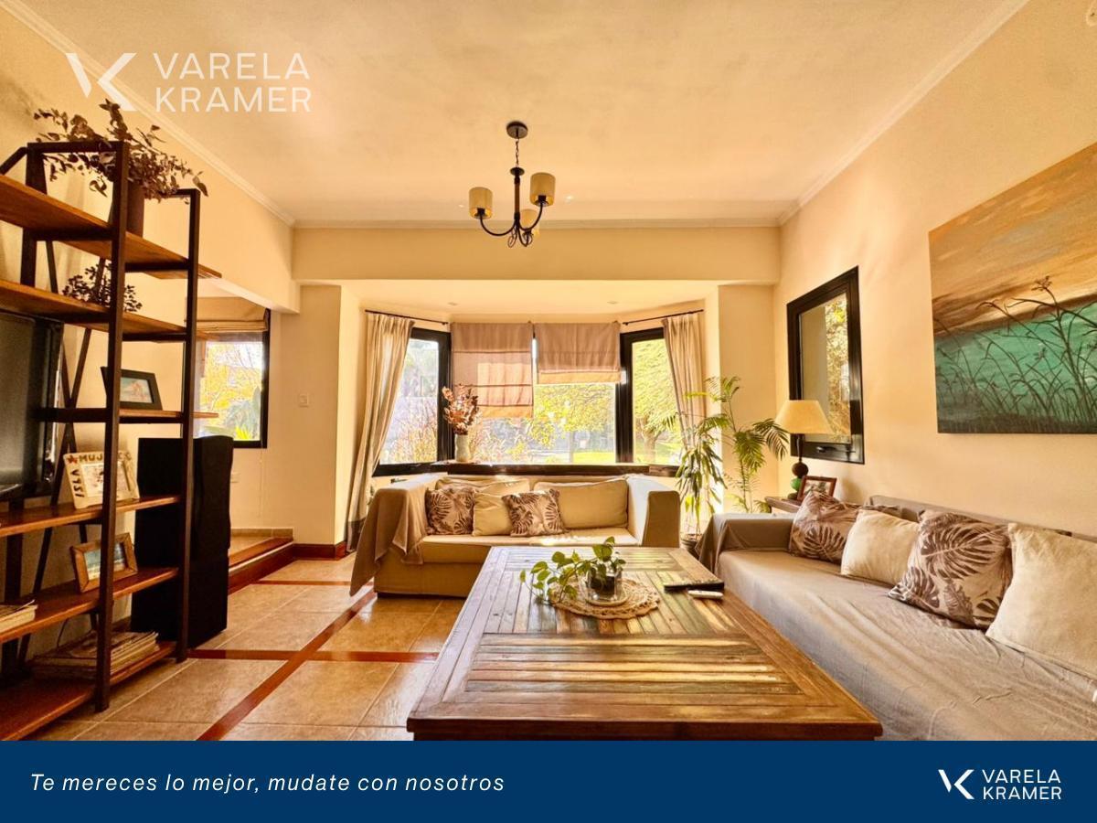 Foto de Casa en Venta en Barrio Privado Santa Silvina, imagen 2