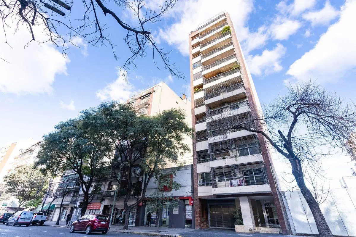 Exclusivo SEMIPISO de 4 ambientes con SUITE , PALIER PRIVADO – PILETA y BAULERA en Caballito 2