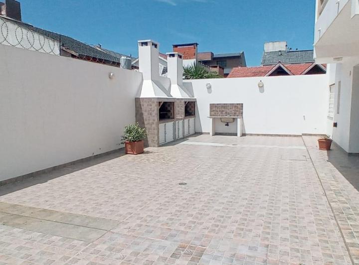 IMPORTANTE COMPLEJO DE DEPARTAMENTOS EN LUCILA DEL MAR 5