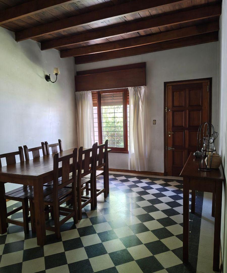 Foto de Casa de 2 plantas- 3 dormitorios, 2 baños, garage. Terreno de 300 m², imagen 2