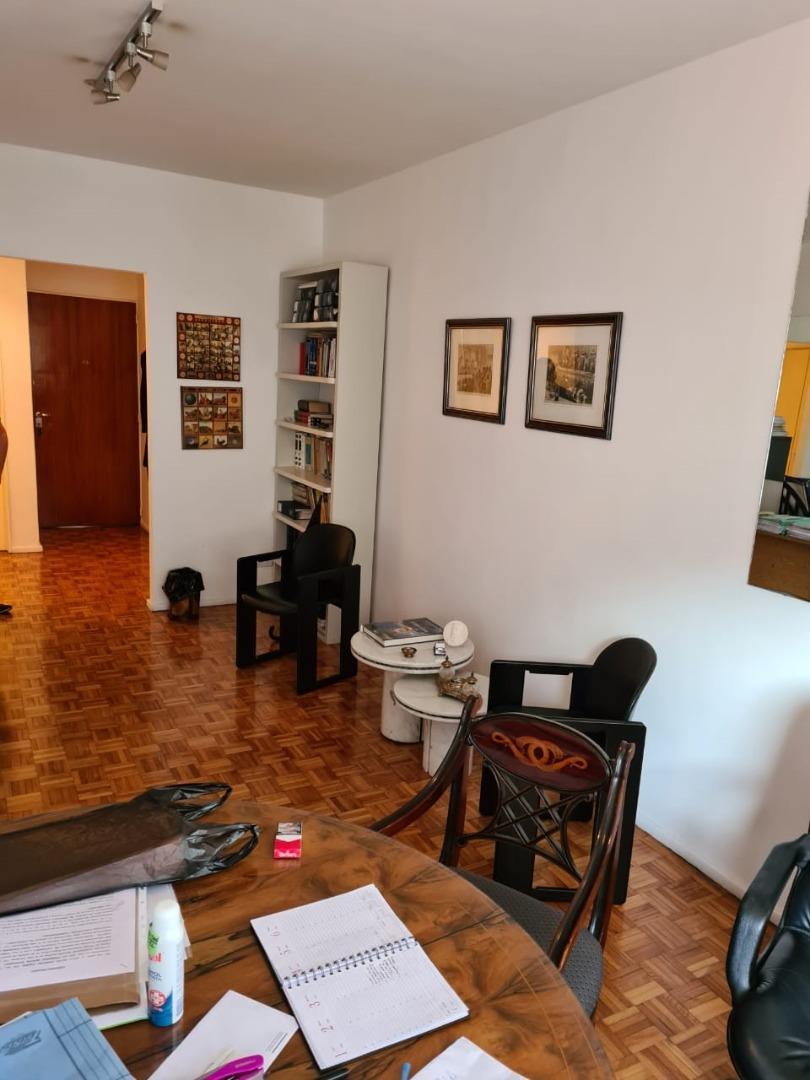 Impecable. Piso alto. Muy luminoso. Seg24hs.
