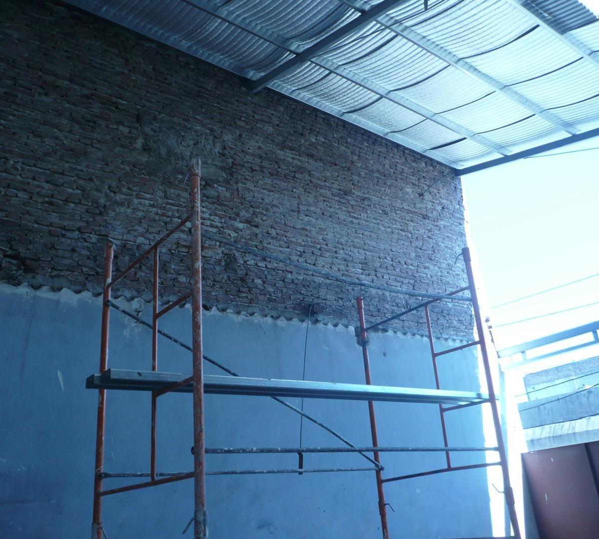 Muy Buen Galpón con Vivienda. Parabolico y Hormigon. Oport! 2