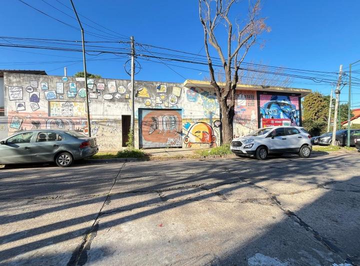 Gran Local doble frente, con salida a dos calles