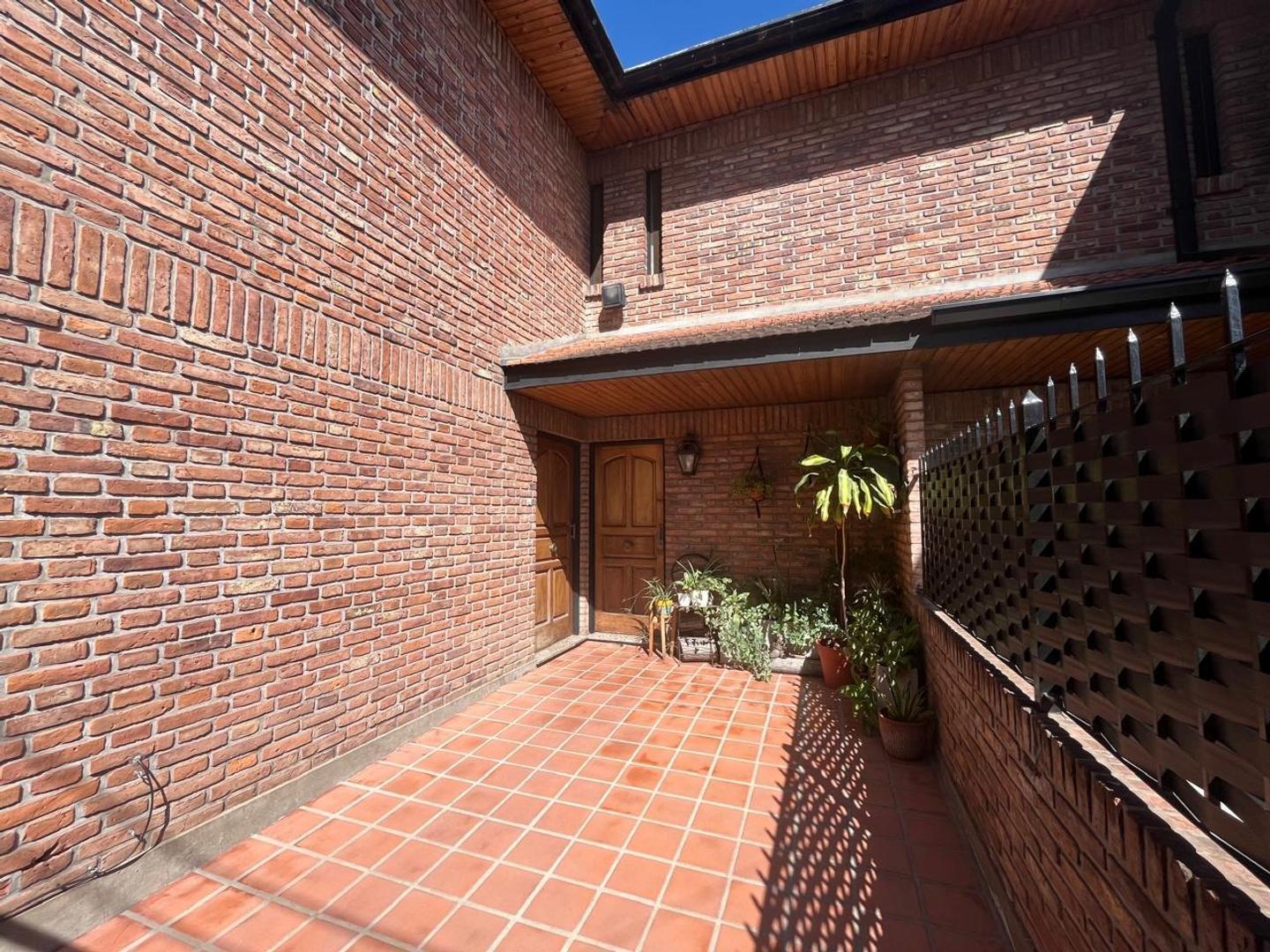 Casa tipo duplex en venta zona Olivos