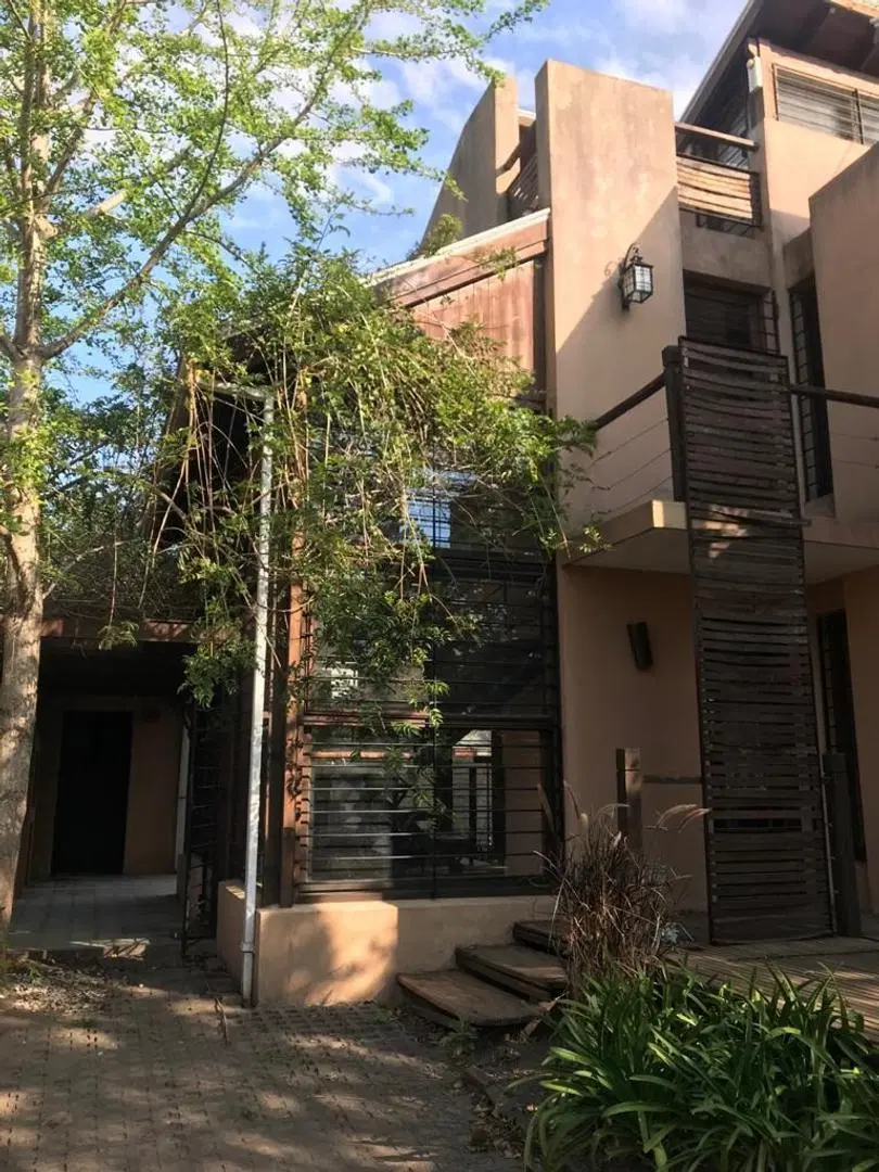 Casa de diseño 4amb c/ jardin, exclusiva ubicacion 5