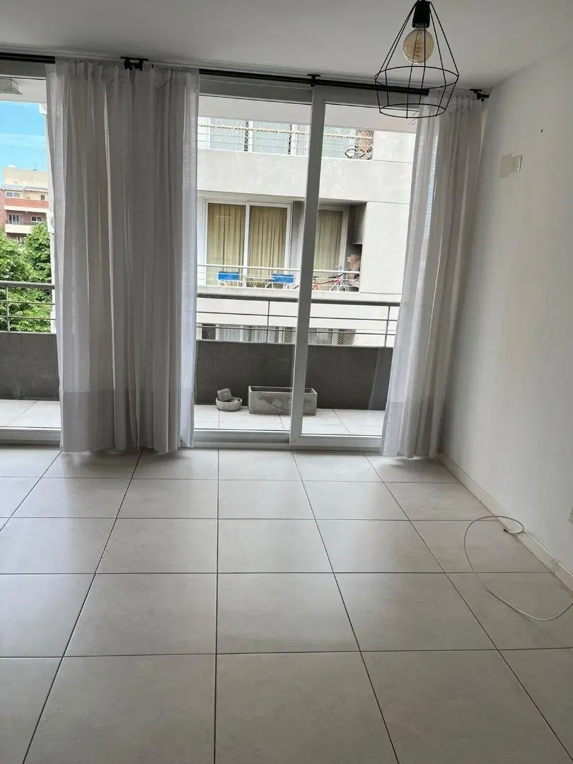EXCELENTE DEPARTAMENTO 2 AMB CON COCHERA 2