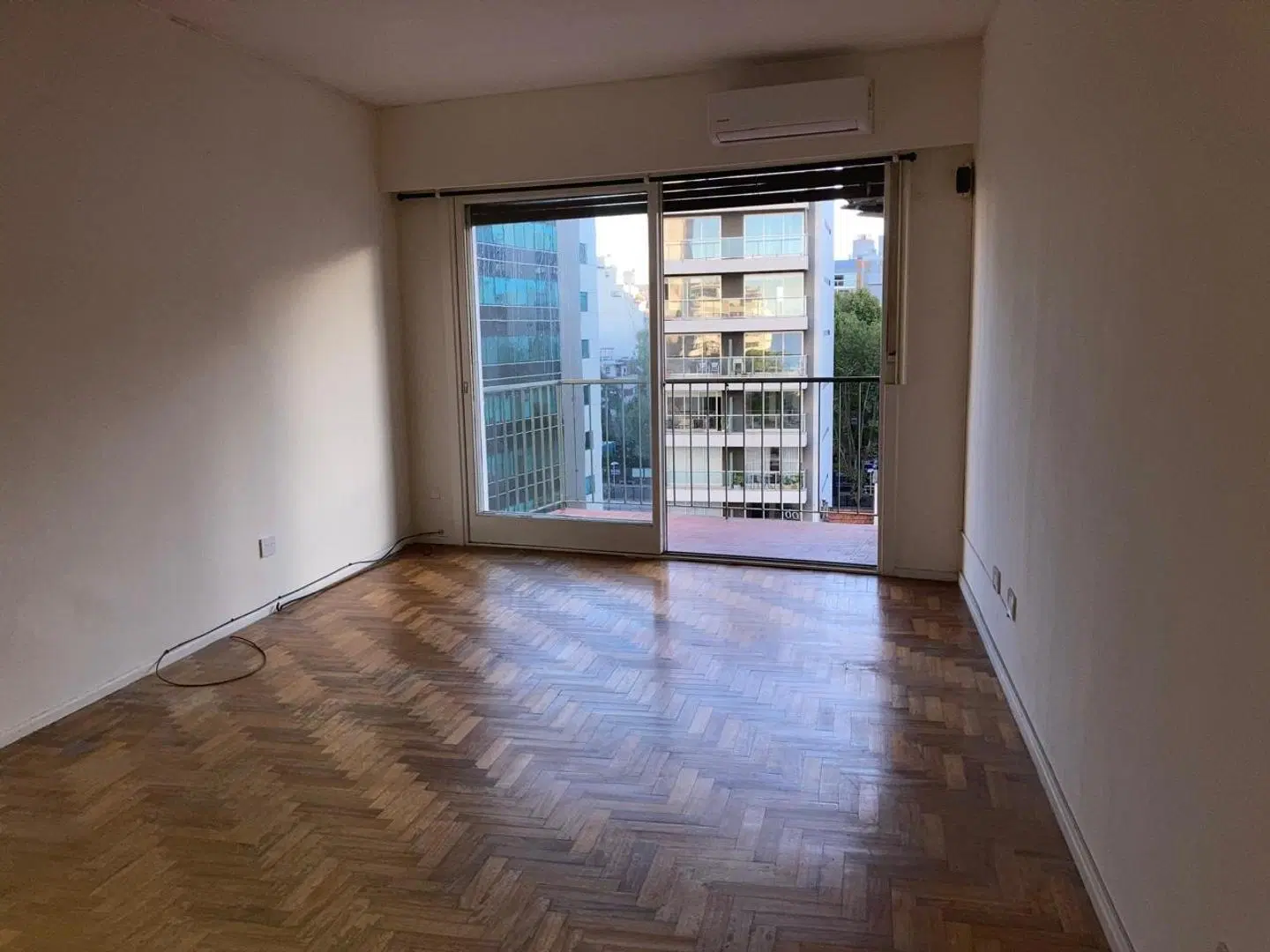 DEPARTAMENTO 1 AMBIENTE AL FRENTE CON BALCON 1