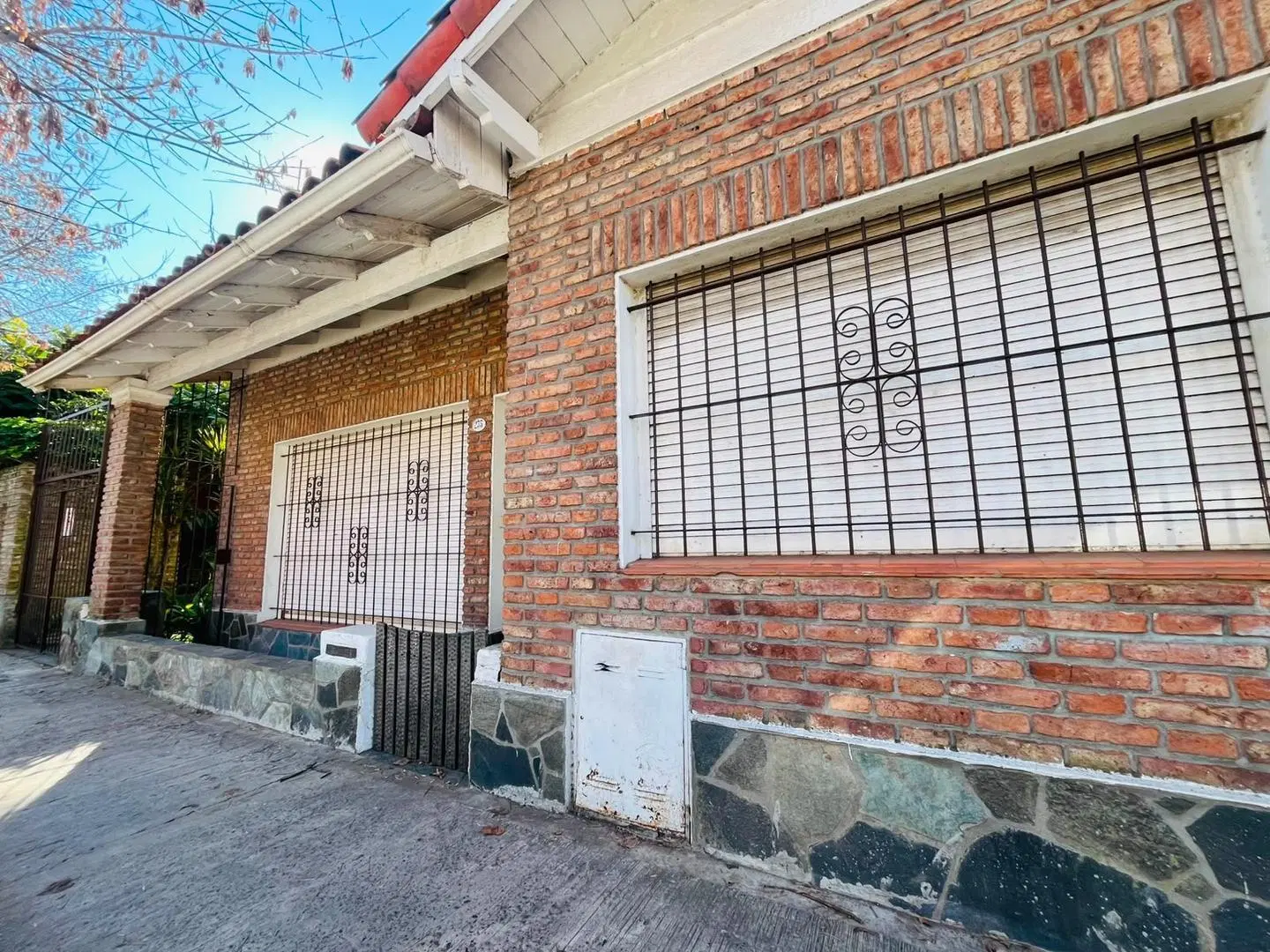 Chalet en 1 planta, 2 dorm + escritorio. Coch y Jardín! 3