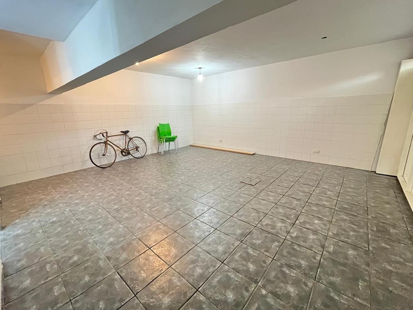 Foto de CASA 6 AMBIENTES CON DEPENDENCIA, imagen 1