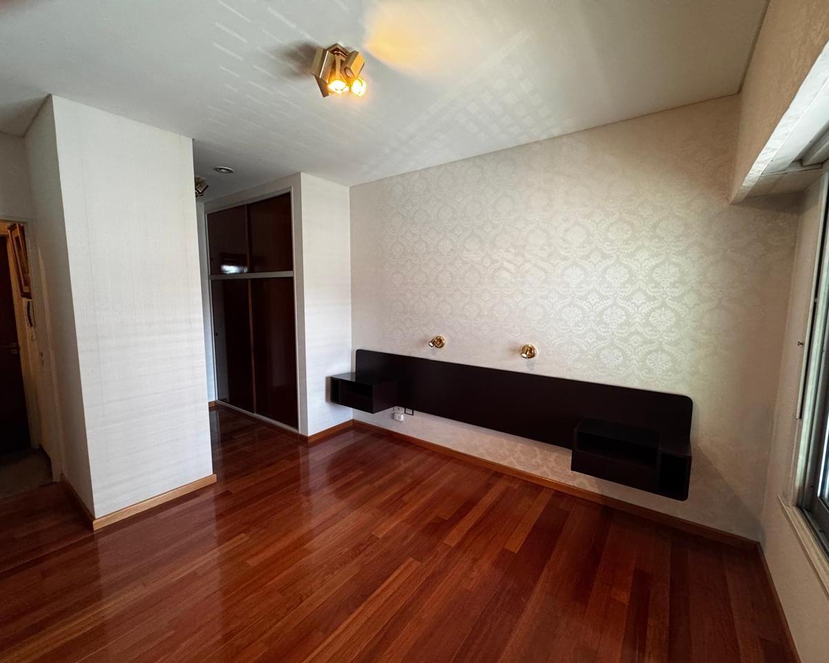Hermoso chalet 5 amb. en Lomas del mirador y en nuevo valor
