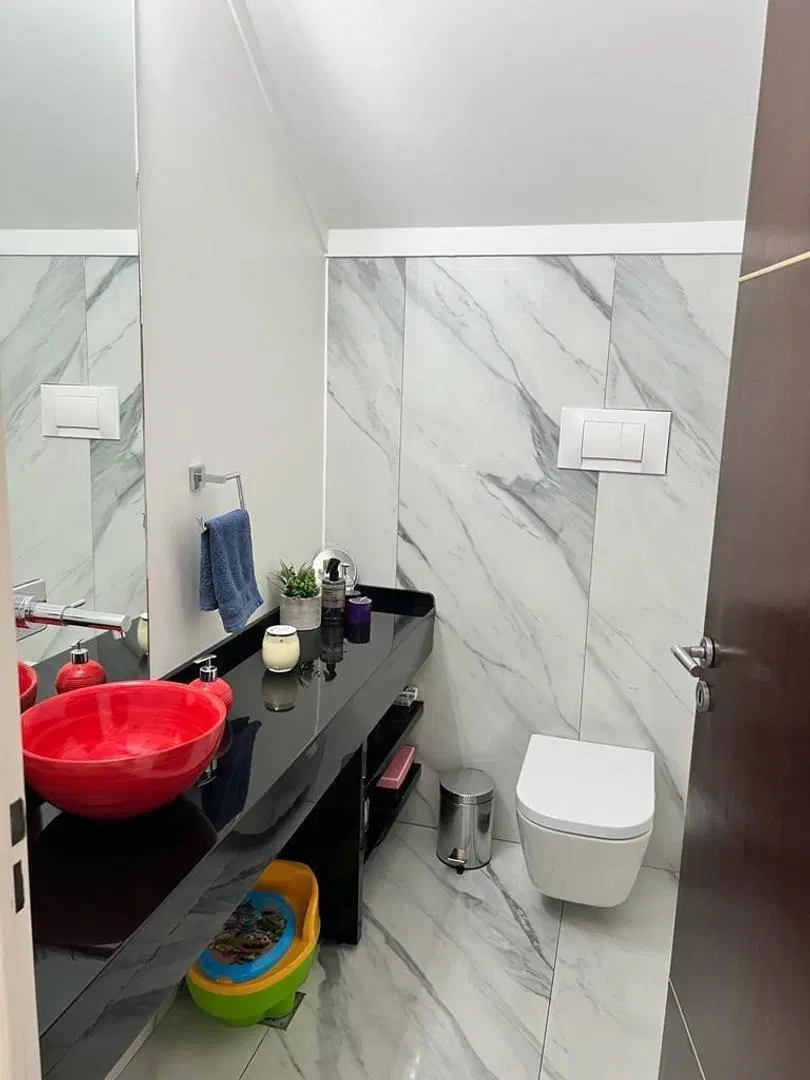 Moderna casa 4 ambientes con parque 4
