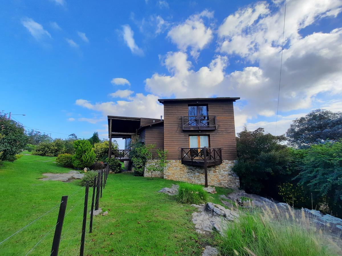 Moderno chalet estilo cabaña, con excelentes visuales, en Sierra de los Padres. TOUR VIRTUAL