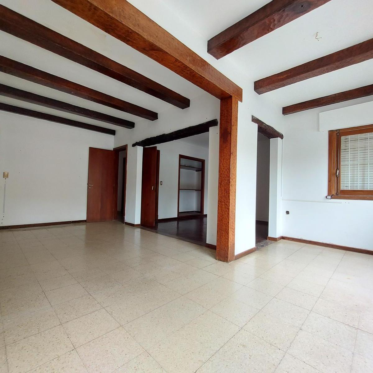 Chalet en Excelente Ubicación, Cercano Al Centro Comercial Güemes y Al Nuevo Shopping. 1