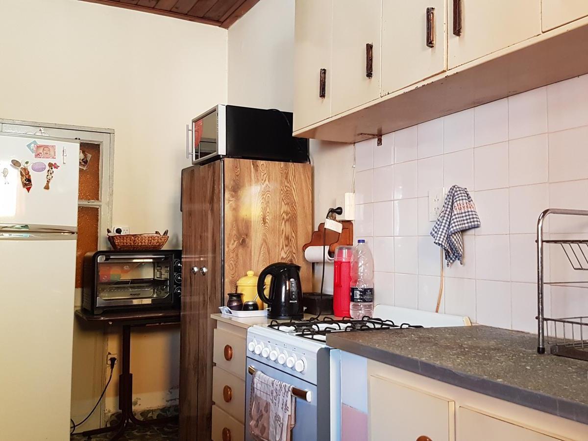 Taller o Local Comercial con Vivienda, a m de Av Colón. 1