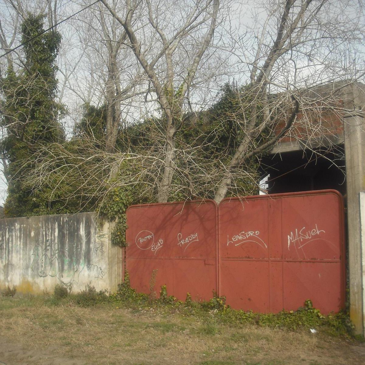 Losa en Esquina, a Tres Cuadras de La Ruta 88. 4