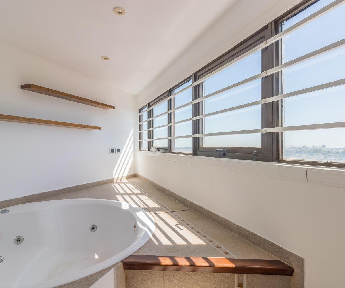 Penthouse Único, Doble Piso Frente Al Mar y Al Golf de Playa Grande. 2