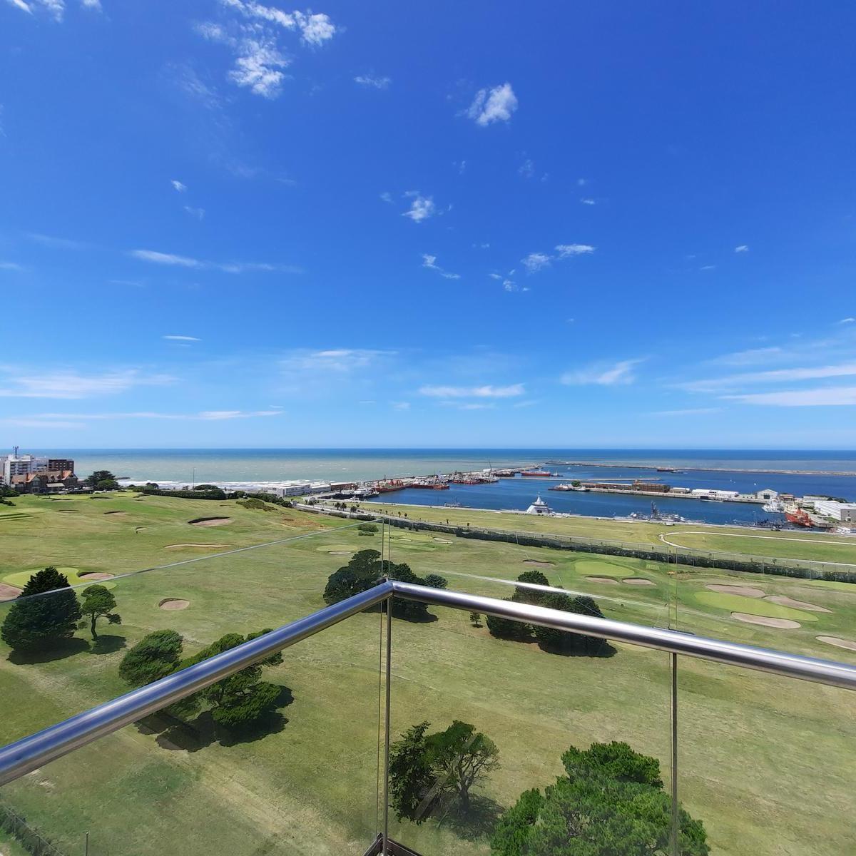 Excelente Piso Frente Al Mar y Al Golf de Playa Grande, en Edificio de Categoría. Tour Virtual 2