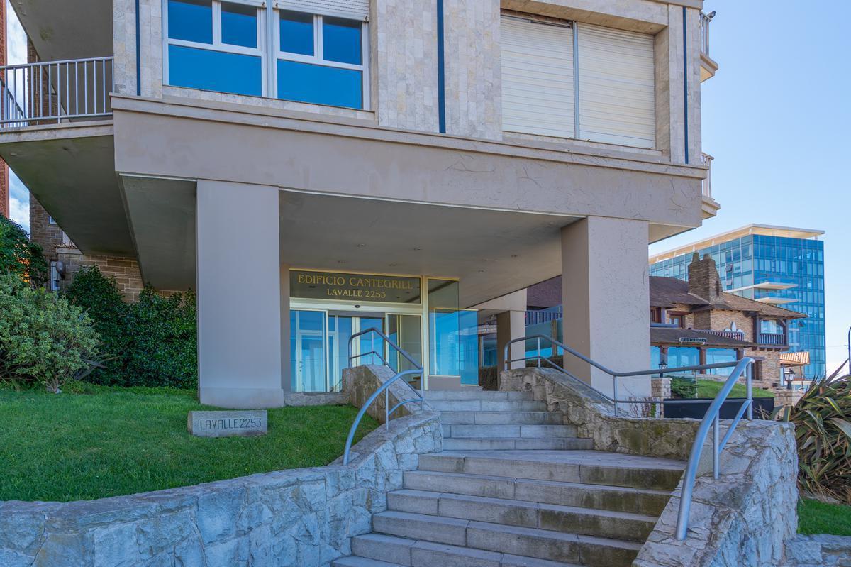 Piso Único, con Las Mejores Visuales Al Mar y a Las Playas de Bahía Varese. Tour Virtual 2