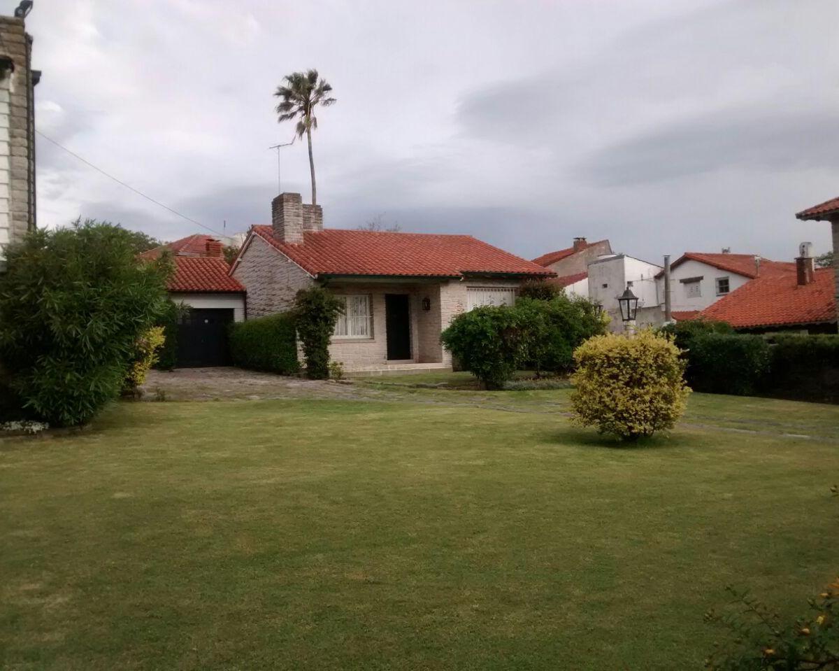 Residencia Única por Su Frente y Superficie de Terreno, Sobre Tres Excelentes Lotes. 3