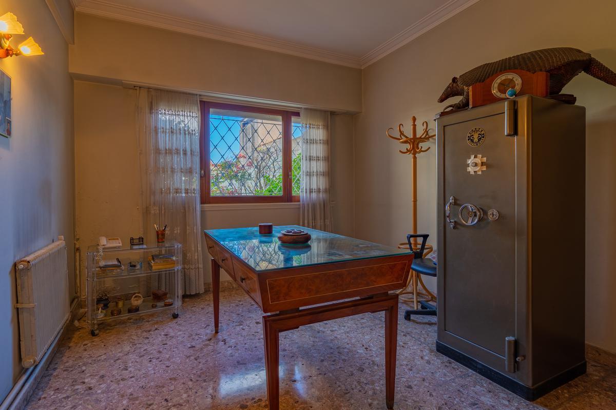 Chalet Sobre Excelente Lote, en El Tradicional Entorno del Barrio Chauvín. 4