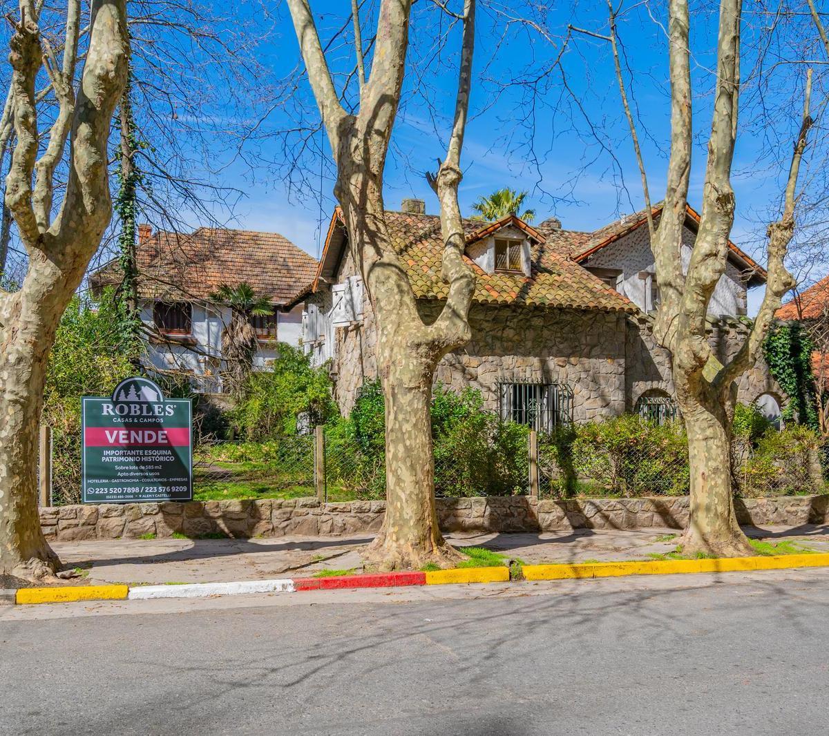 Chalet de patrimonio histórico, en zona Güemes Residencial, ideal uso profesional.
