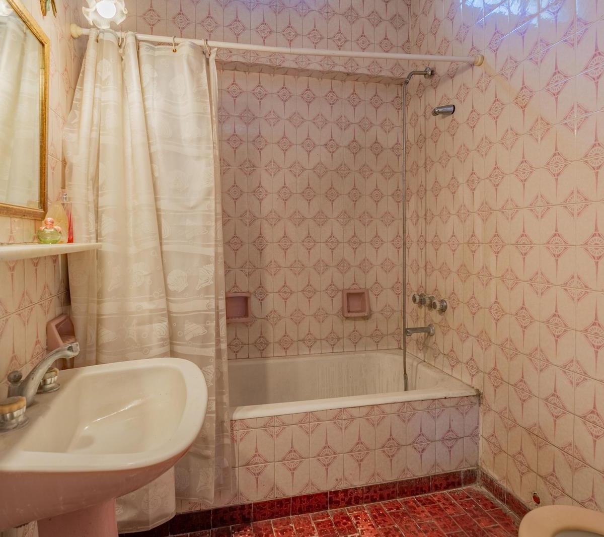 Foto de Chalet de patrimonio histórico, en zona Güemes Residencial, ideal uso, imagen 2