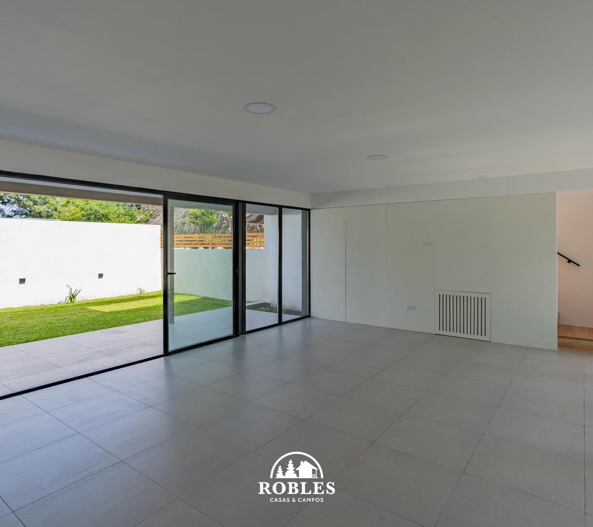 Casa Estilo Moderno en El Barrio San Carlos 4