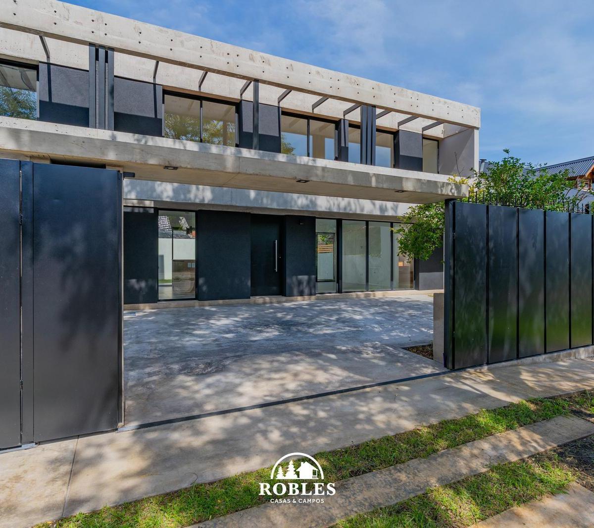 Casa Estilo Moderno en El Barrio San Carlos 2