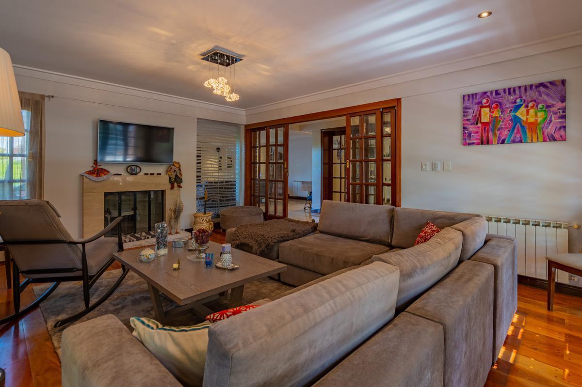 Importante Residencia en El Exclusivo Barrio Los Troncos. Tour Virtual 4