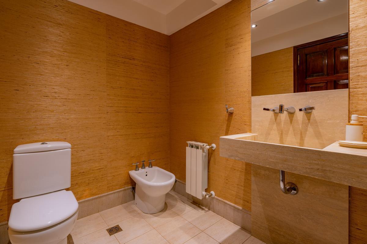 Importante Residencia en El Exclusivo Barrio Los Troncos. Tour Virtual 2
