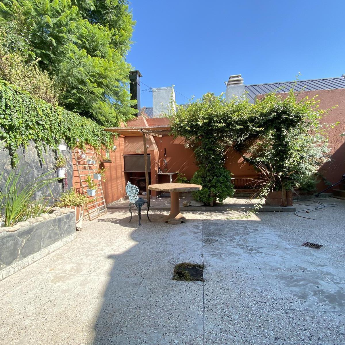 Chalet Para Uso Comercial o Vivienda en Zona Güemes. 3