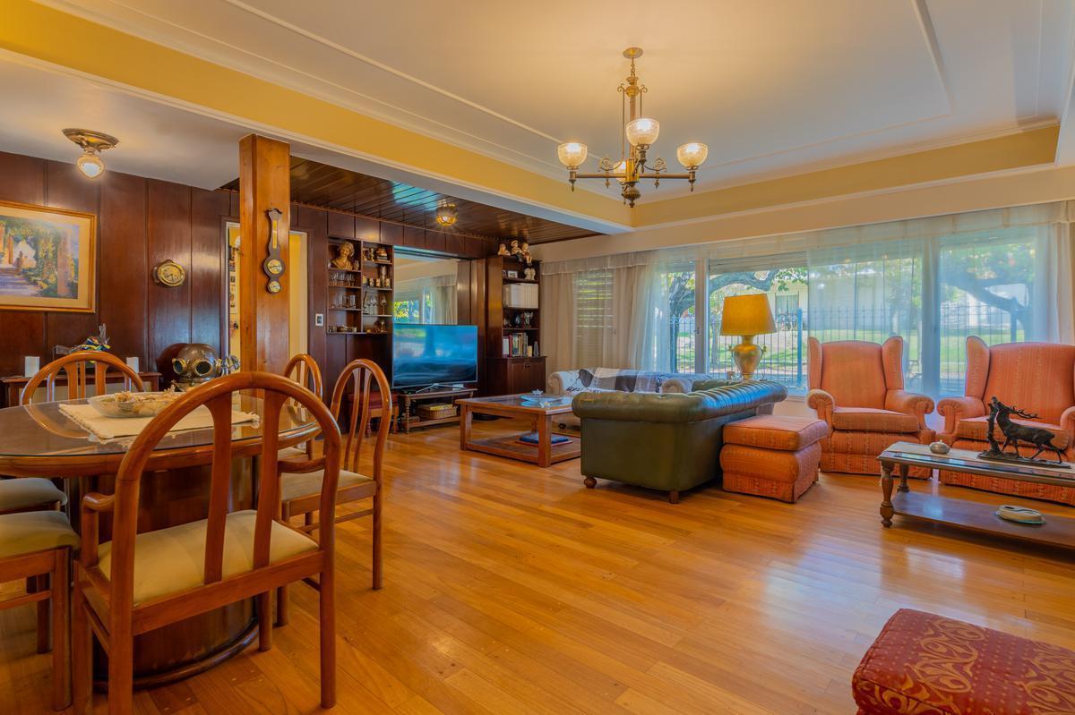Importante Residencia en Esquina del Exclusivo Barrio Los Troncos. Tour Virtual. 5