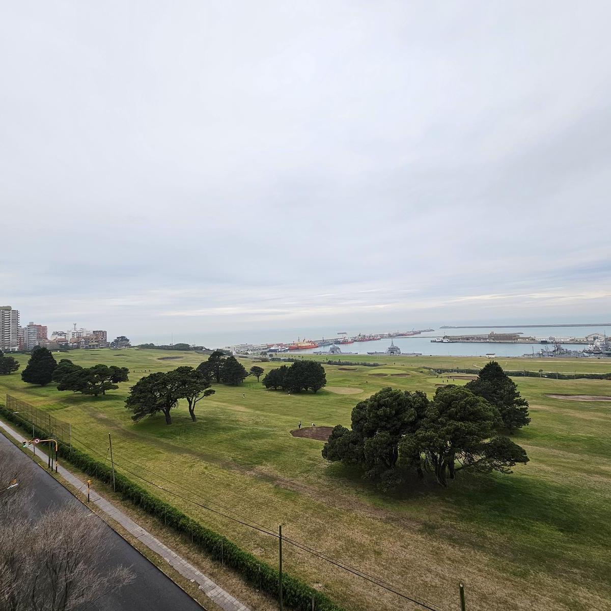 Semipiso de Categoría, con Vista Al Mar y Al Golf de Playa Grande. 4