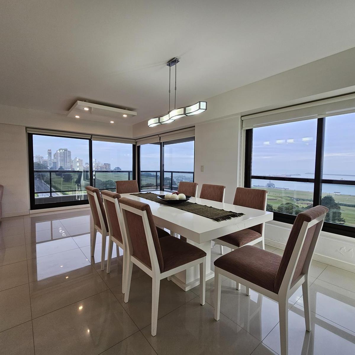 Semipiso de Categoría, con Vista Al Mar y Al Golf de Playa Grande. 3