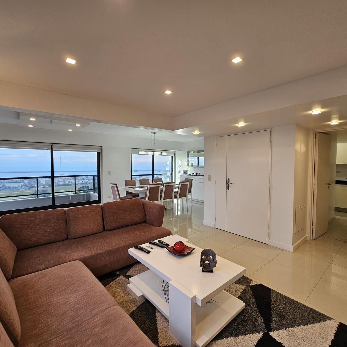 Semipiso de Categoría, con Vista Al Mar y Al Golf de Playa Grande. 2