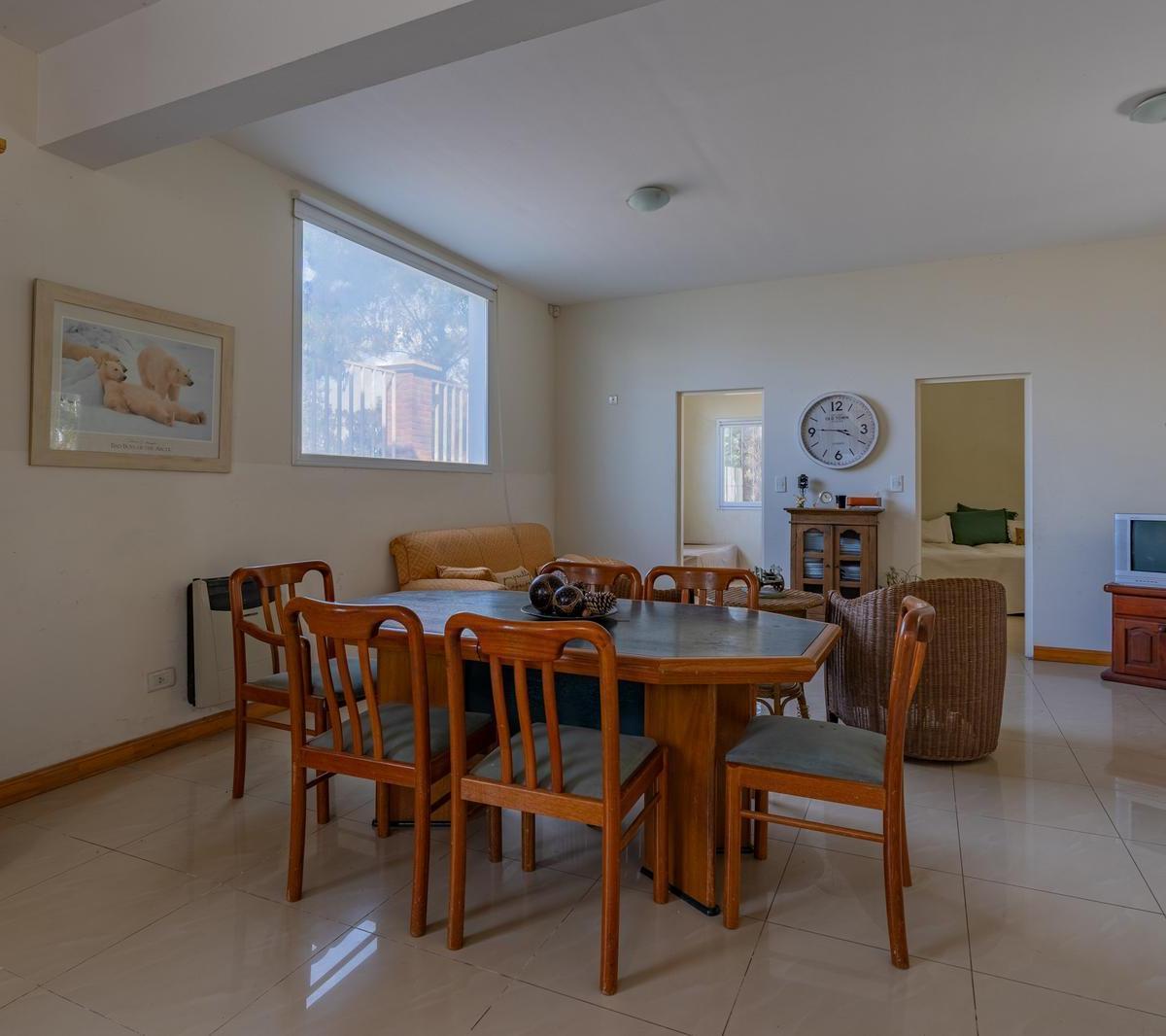 Importante residencia en Sierra de los Padres.