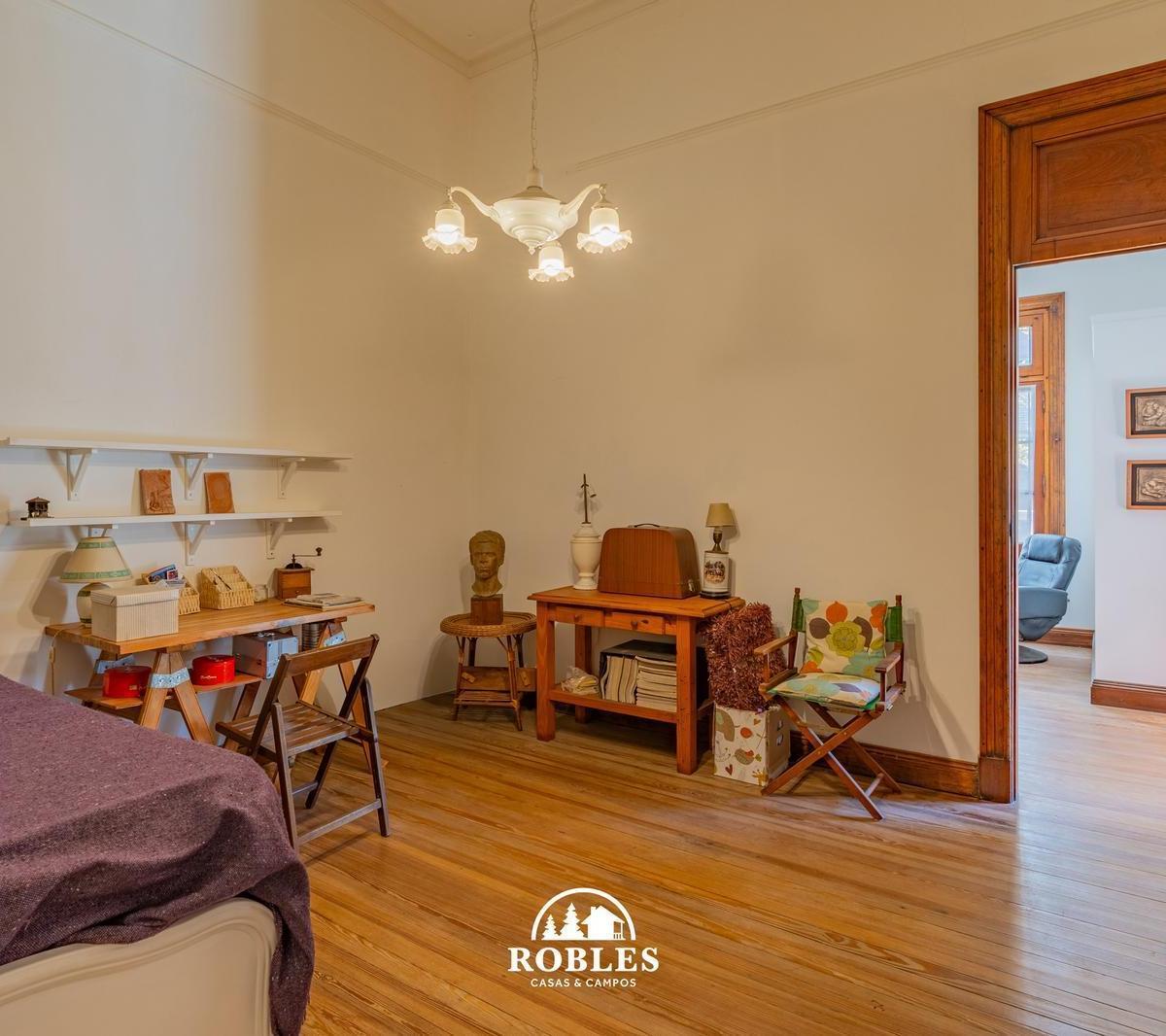 Casa de Estilo con Dos Departamentos, en El Barrio La Perla. 5