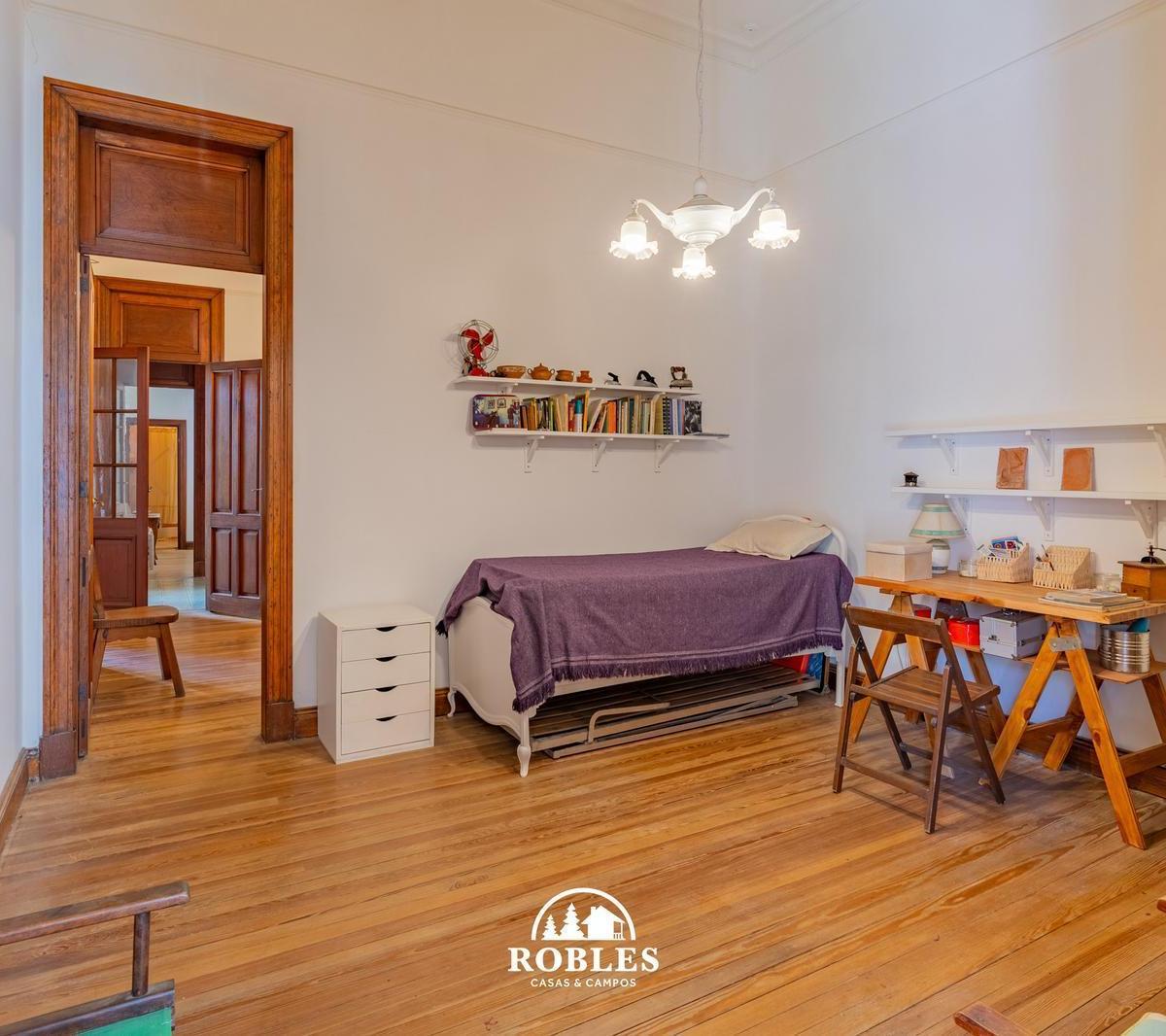 Casa de Estilo con Dos Departamentos, en El Barrio La Perla. 3