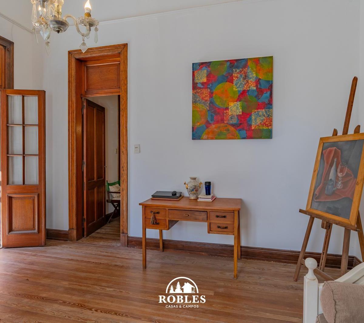 Casa de Estilo con Dos Departamentos, en El Barrio La Perla. 2