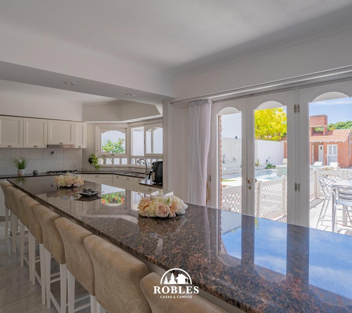 Importante Chalet en Zona Guemes Residencial 3