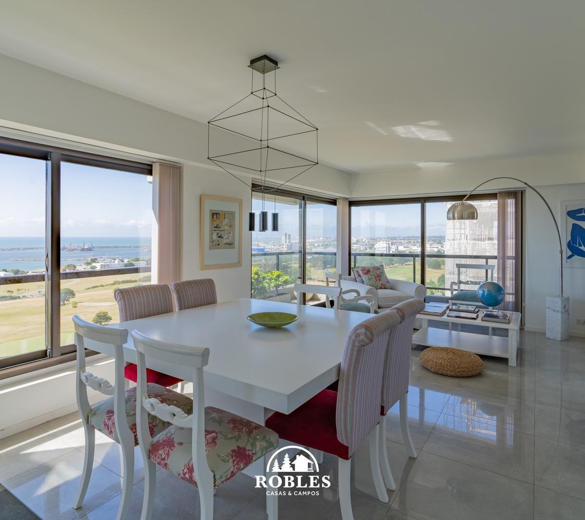 Semipiso de Categoría, con Vista Al Mar y Al Golf de Playa Grande. 1