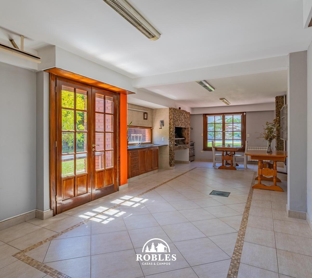 Importante chalet sobre Av. Edison
