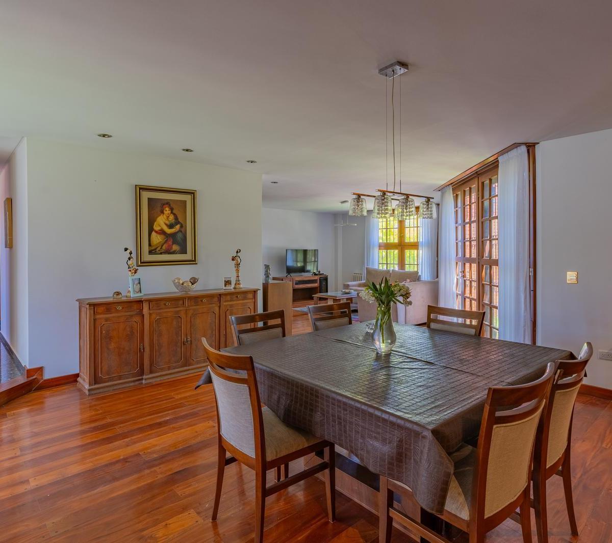 Importante Chalet en Barrio San Carlos 1